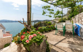 Beautiful Apartment In Klek With House Sea View